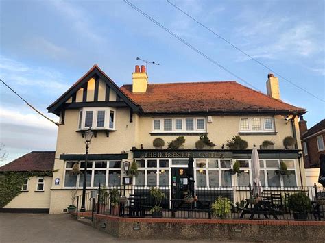 THE HORSESHOE AND CASTLE (Cooling) - Guesthouse Reviews, Photos, Rate ...