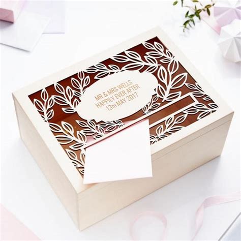 订婚要些什么礼物最新素材