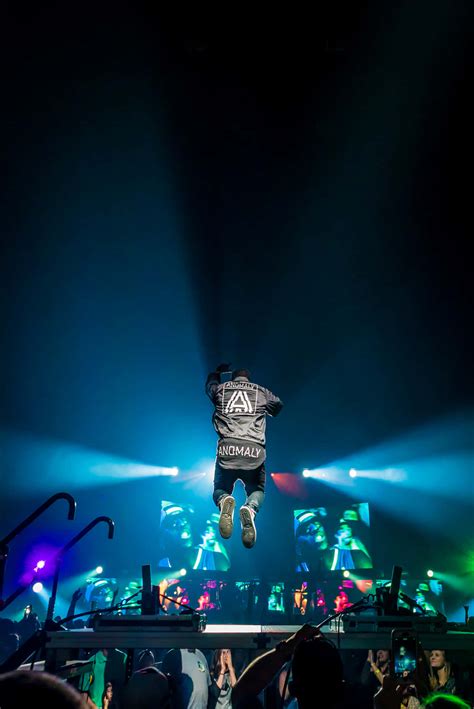 Download Music legend Juice Wrld performing a passionate concert ...