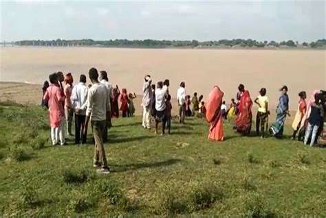 बांदा जिले में बड़ा हादसा: यात्रियों से भरी नाव गंगा में पलटी, 3 की मौत ...