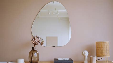 Never Place Mirror In THESE 4 Directions Of Your Home Even By Mistake