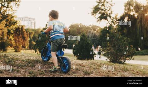 Kids Cycling 的图像结果