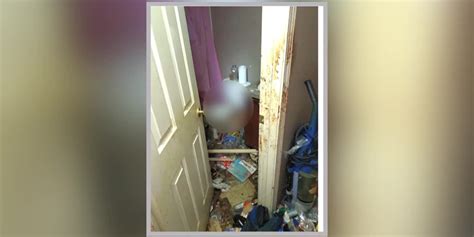 Judge sets $250M bond for mom accused of keeping 3 kids alone in ...