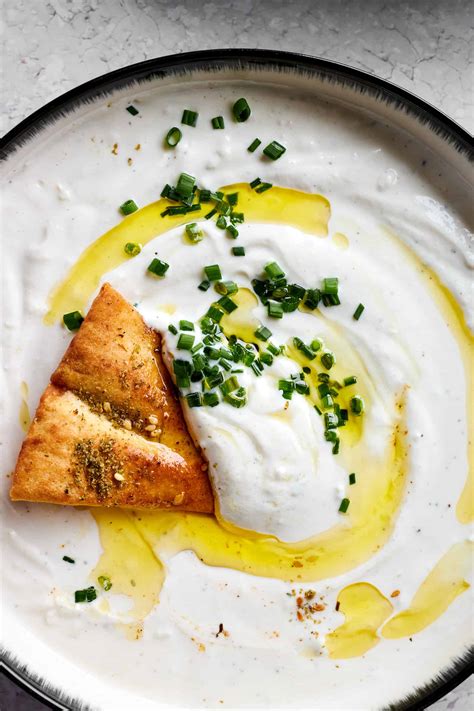 5-Ingredient Garlic Yogurt Sauce - Food Dolls