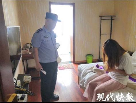 武汉一女子喝农药自杀 民警与热心市民合力救助_新浪湖北_新浪网