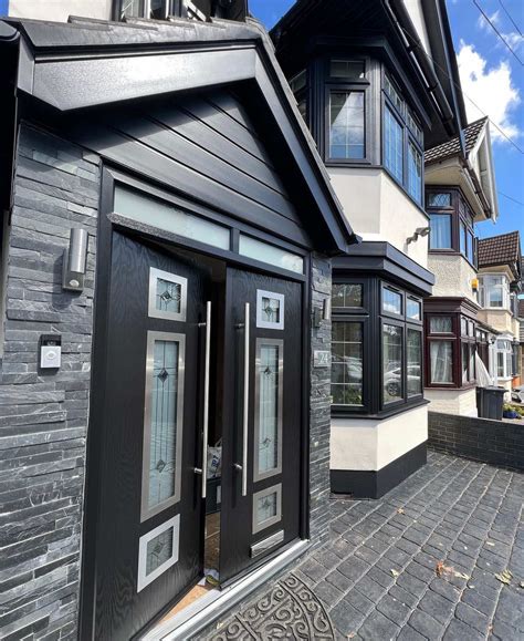 NuColour's Dramatic Transformation: Black UPVC & Composite Painting Project in London | Project