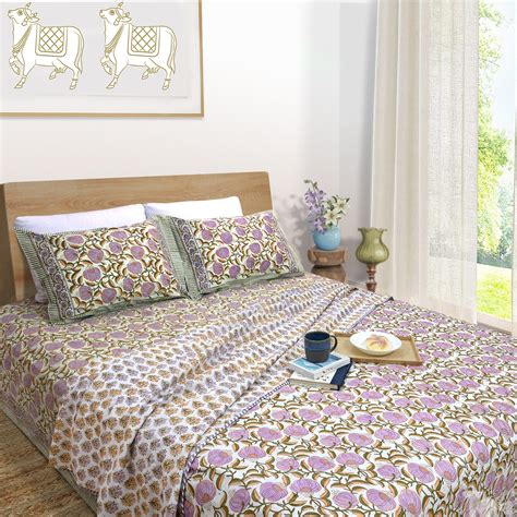 Round Flowers on Green | All- Season Bedding Set | Premium Bedsheet ...