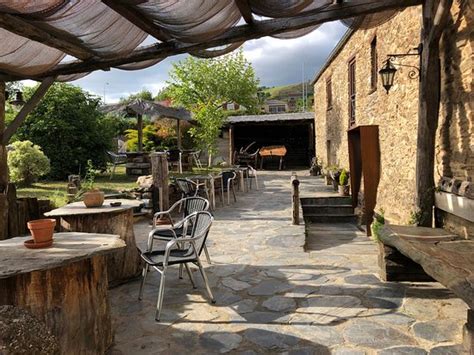 ALBERGUE ATRIO (Triacastela) - Lodge Reviews, Photos, Rate Comparison ...