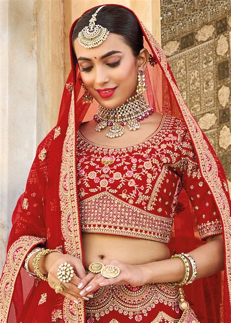 RED HEAVY EMBROIDERED DESIGNER BRIDAL LEHENGA – zarikaariindia.com