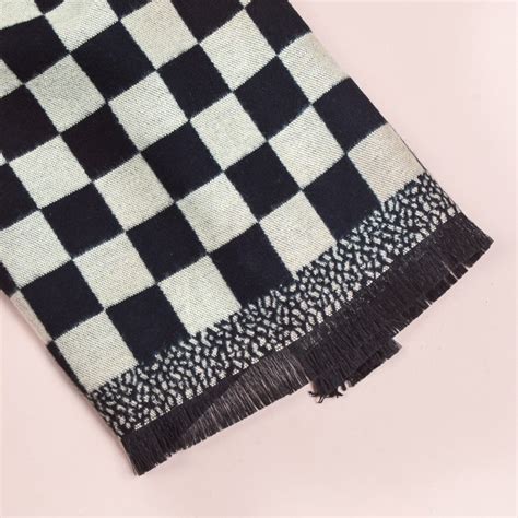 Chequered Designer Black & White Scarf Online - Premium Scarf | Nestasia
