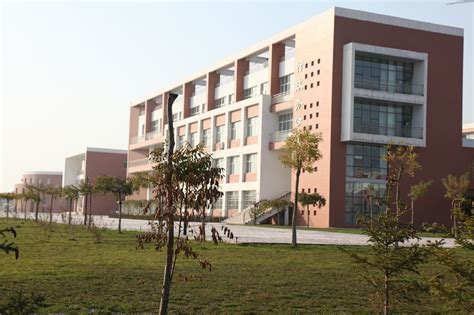 行政办公楼-宁夏工商职业技术学院