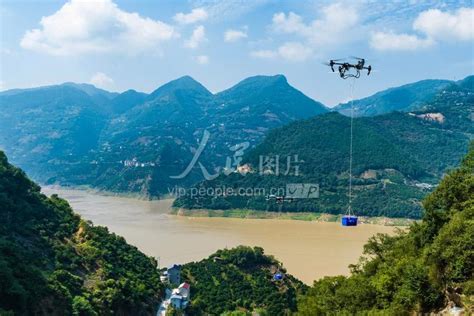 湖北宜昌：三峡库区柑橘下山实现从“背”到“飞”-人民图片网