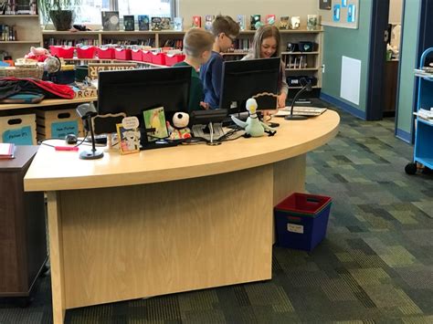 Library Front Desk 的图像结果