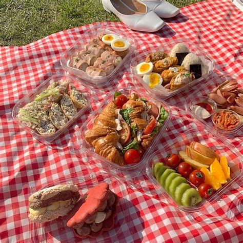 How to Pack an Awesome Picnic | Wholefully