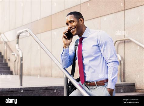 Black Man in Business Suit 的图像结果