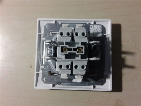 Connecting a Double Stair Switch for Two Circuits with a Single Stair ...