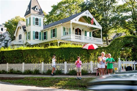 Hamptons’ Prices Arrive on Shelter Island - The New York Times