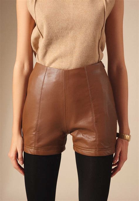 DELILAH Shorts – Volcape