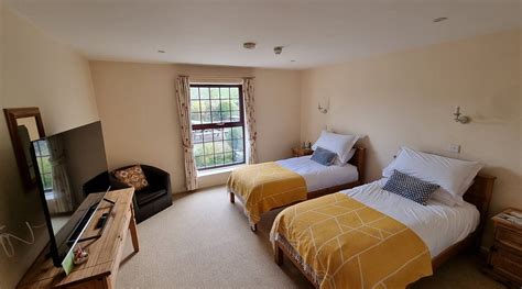 ZUCCHINI ITALIAN KITCHEN ROOMS (Truro, Cornwall) - Inn Reviews & Photos ...