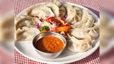 What is the difference between Momos and Dumplings