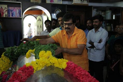 Vishal, Karthi, Sivakumar, Soori, Vivek pays last respect to Vinu ...