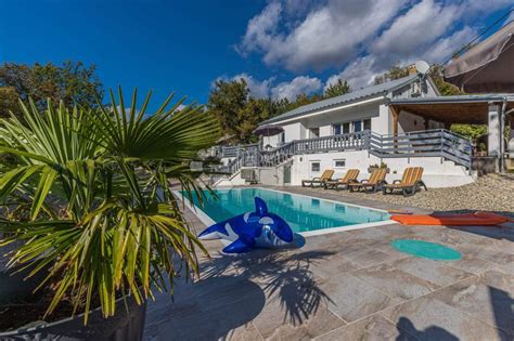 Dvije kuće sa bazenom na mirnoj lokaciji, kuća, površina 210m2