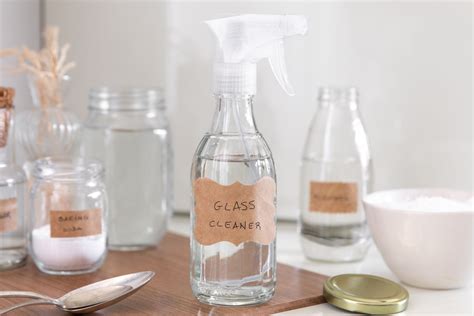 How to Make Homemade Glass Cleaner | Twigandthistle