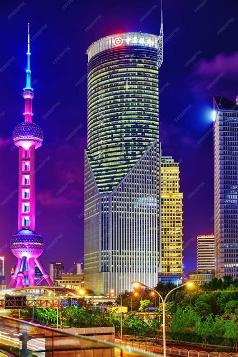 Premium Photo | Oriental pearl tower shanghai's tallest buildings china