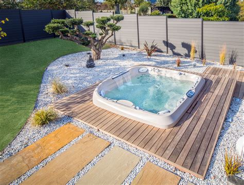10 Amazing Backyard Hot Tub Ideas