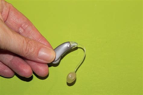 植入人工耳蜗并不需要开颅，但掉了确实又贵又麻烦_腾讯新闻
