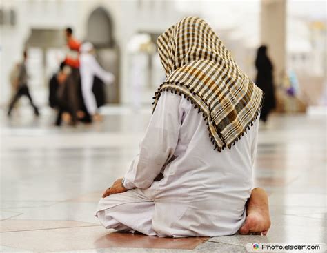gambar orang sholat kartun
