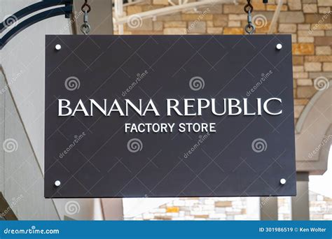Banana Republic Factory Store at the Twin Cities Premium Outlet Mall ...
