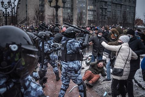 俄罗斯爆发大规模抗议，要求释放反对派领袖 - 纽约时报中文网