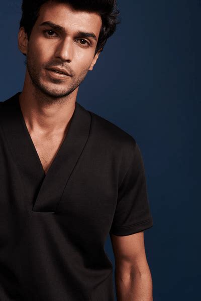 dash and dot: Buy T-shirts for Men Online - Tees & Polo Shirts For Men