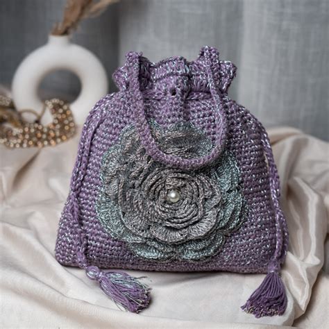 Itihasikala | Handcrafted Women's Handbags And Stoles [SALE]