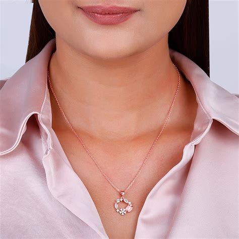 Rose Gold Drop Wreath Pendant With Link Chain – GIVA Jewellery
