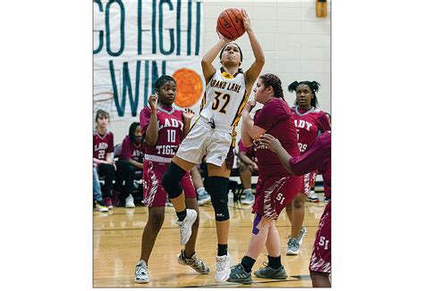 Hornets do away with Sicily Island, Bergeron scores game-high 23 ...