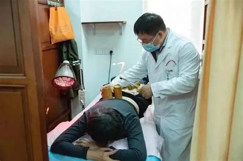 上海市长宁区人民政府-长宁区卫生健康委-新闻动态-“石向东中医推拿针灸工匠创新工作室”上了这个榜！