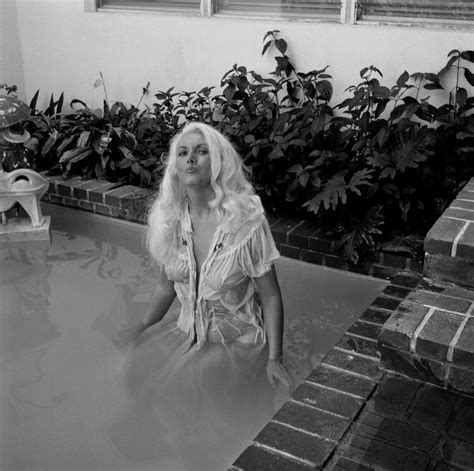 Bunny Yeager : The Brilliant Selfies - Flashbak