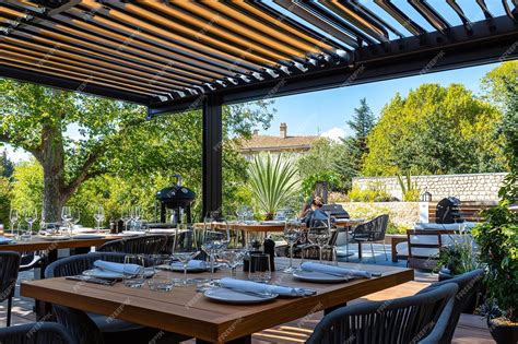 Restaurant Outside 的图像结果