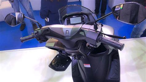 Auto Expo 2018: Suzuki Burgman Street 125cc maxi scooter image gallery ...