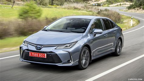 2019 Toyota Corolla Sedan Hybrid 1.8L Grey (EU-Spec) | Front Three-Quarter