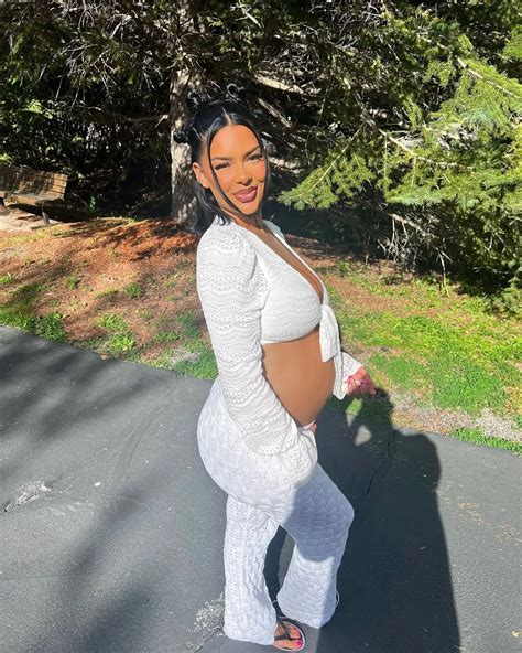 OnlyFans model who 'performed sex act on seven NBA players in one night' gives birth - Daily Star