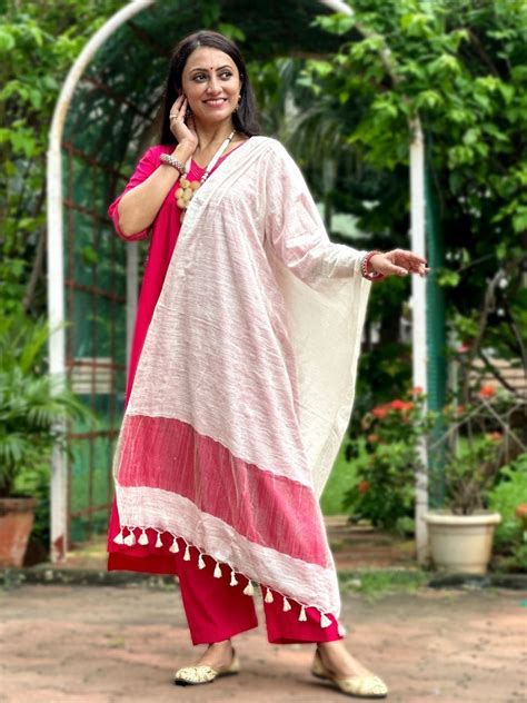 Cream Linen Dupatta with Organza Border and Tassels – Dupatta Bazaar