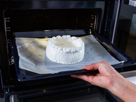 Christmas Pavlova with Fresh Berries | Bosch Home Appliances