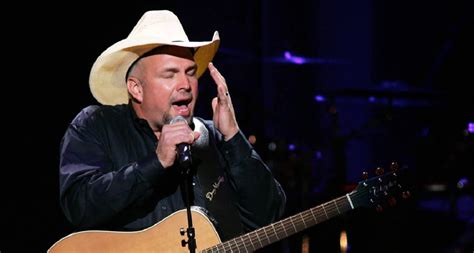 Garth Brooks Friends in Low Places Live Performance and Lyrics