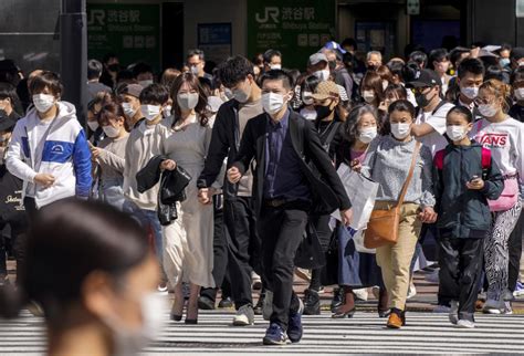 日本多地疫情持续反弹 东京都等都府县防疫措施收效甚微