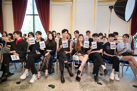 Gần 800 thí sinh đổ bộ casting show DMC - AQUAFINA của nhà thiết kế Đỗ Mạnh Cường tại Hà Nội.