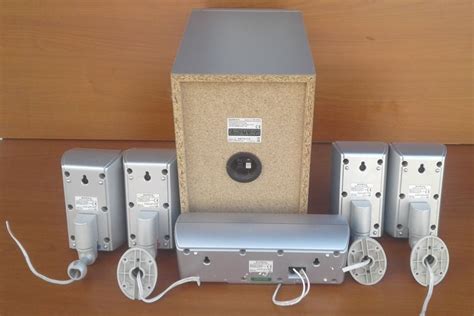 SONY ... SS-WS51 ve 2 surround, 2 front, 1 center Sinema Sistemi