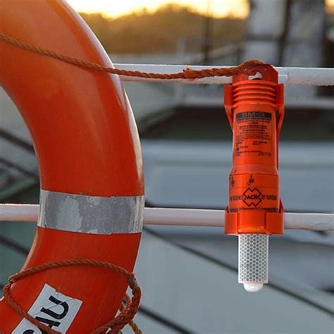 APA ITU LIFEBUOY LIGHT - Pusat Marine